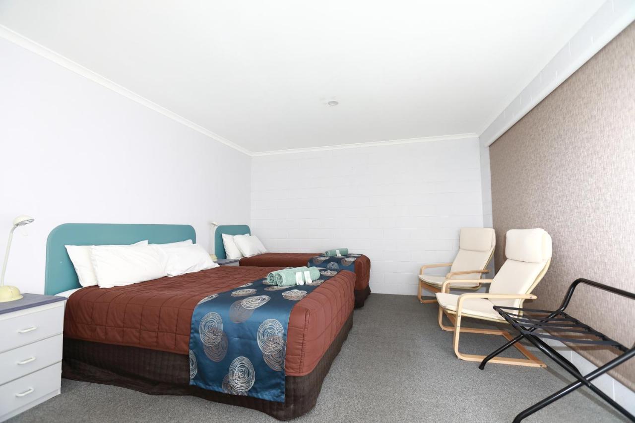 Albatross Motor Inn Lakes Entrance Exterior photo